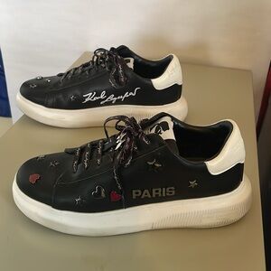 KARL LAGERFELD Kenna Leather Black Pin Logo Sneakers $130 EUC Wmn 8.5